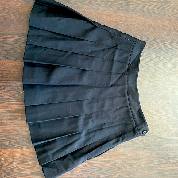 Aritzia Talula pleated skirt - Picture 1 of 2
